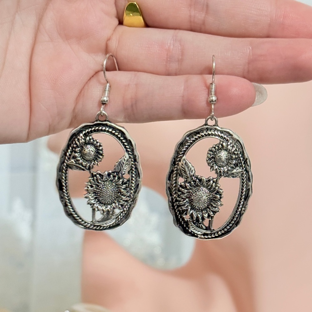 Western Silver Floral Earrings - Picture 7 of 7